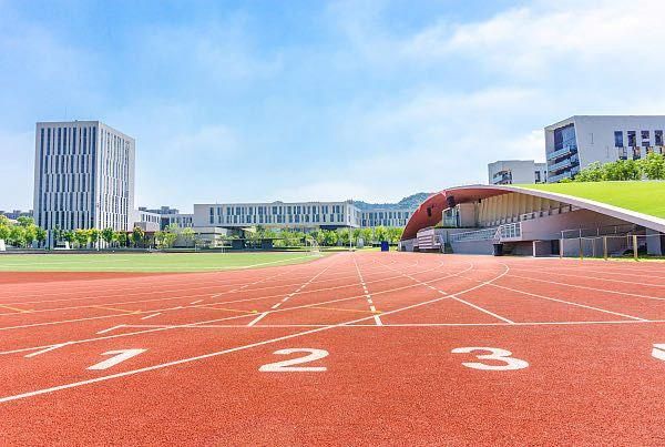 虚构的“山河大学”，为什么在网上火了？丨媒体札记 - 山河大学