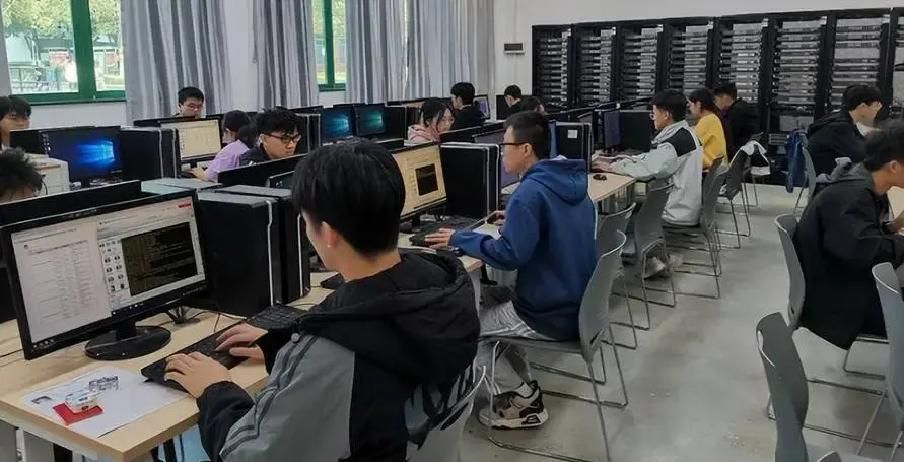 高考志愿填报正在变天：从拼运气到拼透明，普通家庭最该关注这三个变化 - 山河大学